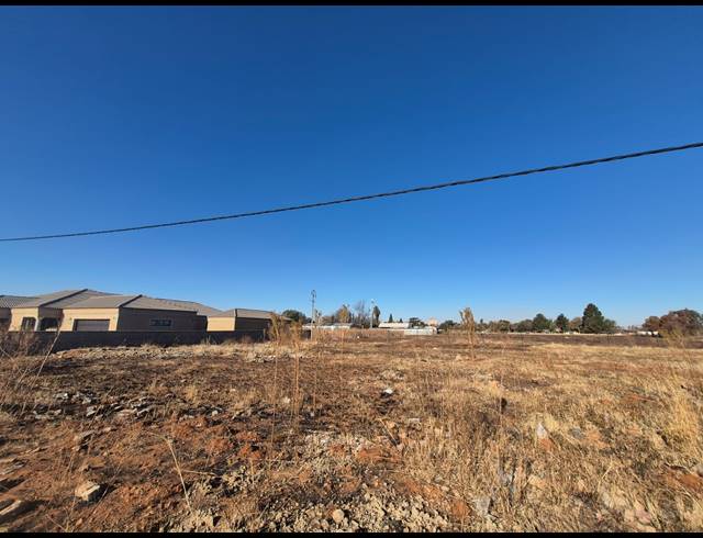 876M² VACANT LAND FOR SALE IN UNITAS PARK